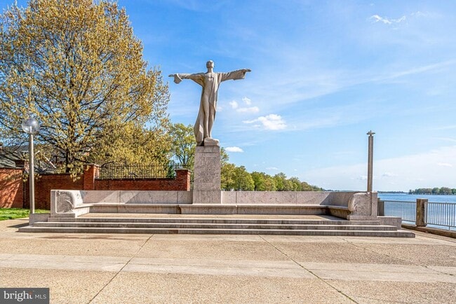 Building Photo - 1425 4th St SW