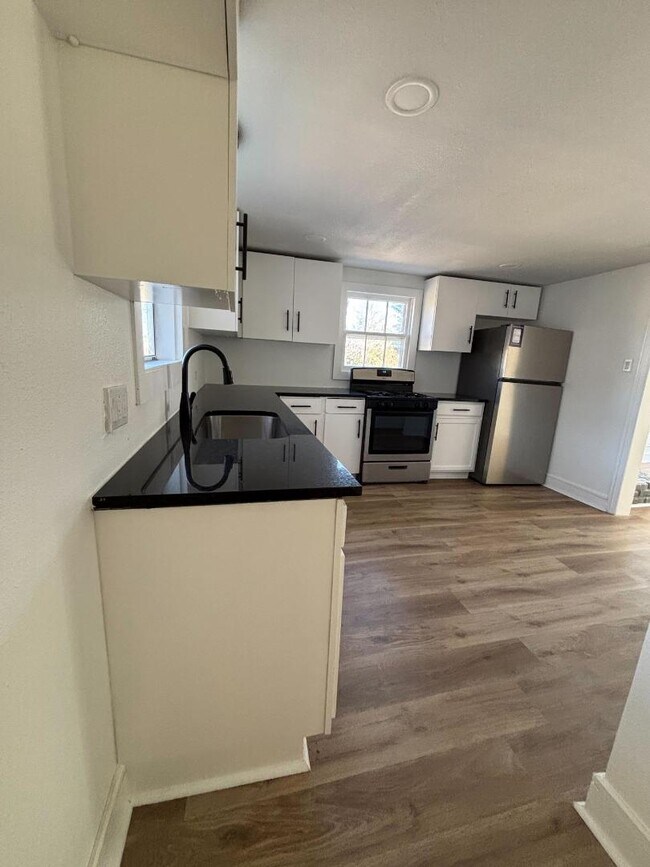 Building Photo - 1301 S Scullin Ave