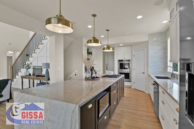 Building Photo - This stunning six-bedroom, three-and-a-hal...