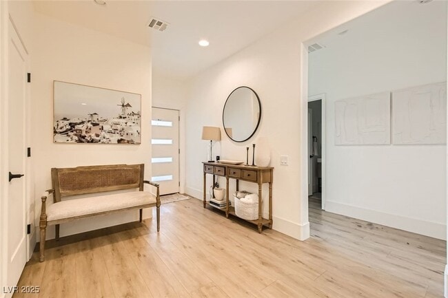 Building Photo - 2724 Mintlaw Ave