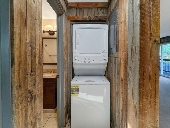 Building Photo - 3bed/2bath Condo, 10 minutes from Breck! Year lease (possible 6 month winter could be discussed)!