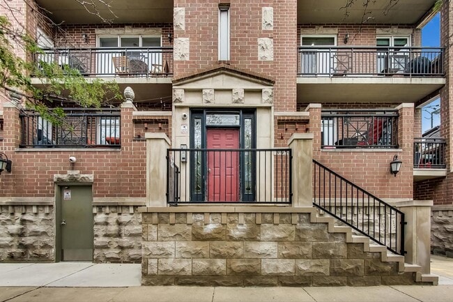 Building Photo - 814 W Hubbard St
