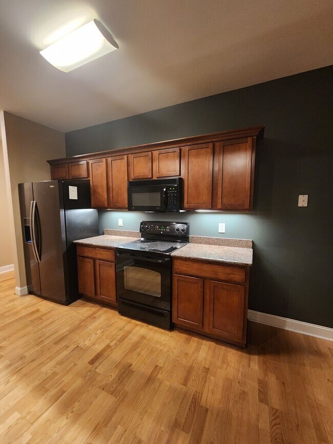 Building Photo - Beautiful Condo-Downtown Hendersonville, NC