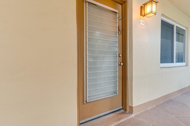 Building Photo - 509 Capri Dr