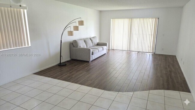 Building Photo - 357 Lakeview Dr