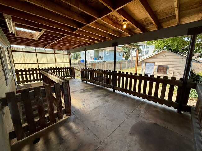 Building Photo - Charming Renovated Cottage with Spacious Y...