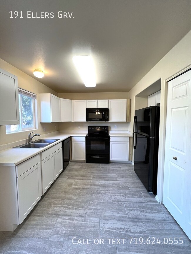 Building Photo - Beautiful Two-Story Condo For Rent