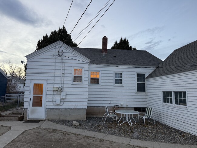 Building Photo - 355 N Cheyenne St