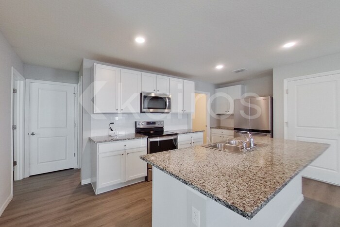 Building Photo - 8677 SW 44th Ct