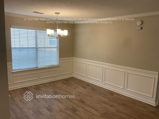 Building Photo - 135 Hidden Creek Dr