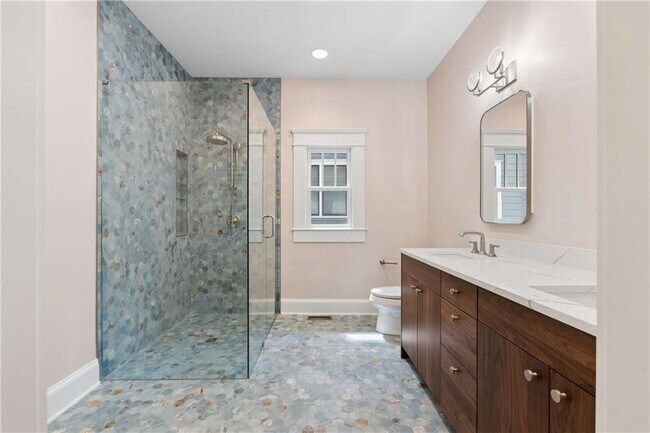 Building Photo - 1511 McLendon Ave NE