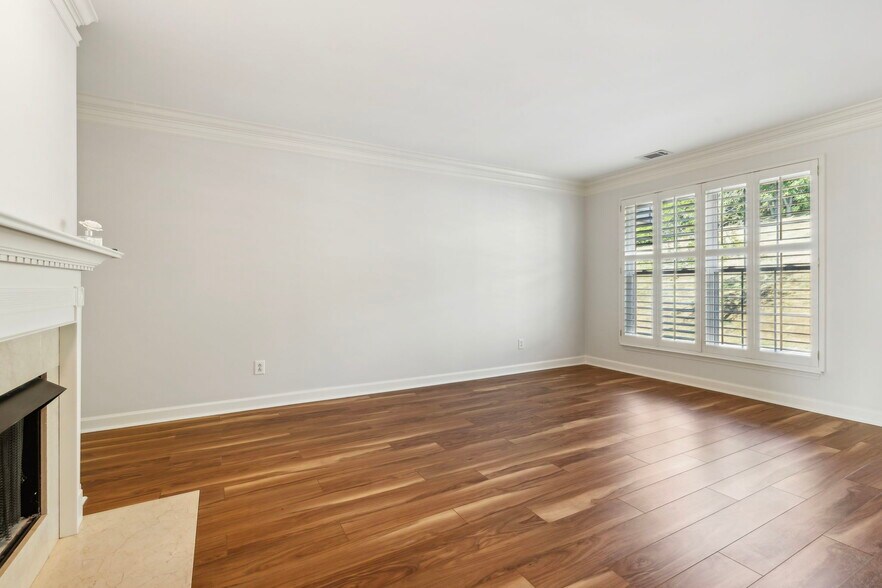 Building Photo - 1614 Brentwood Pointe