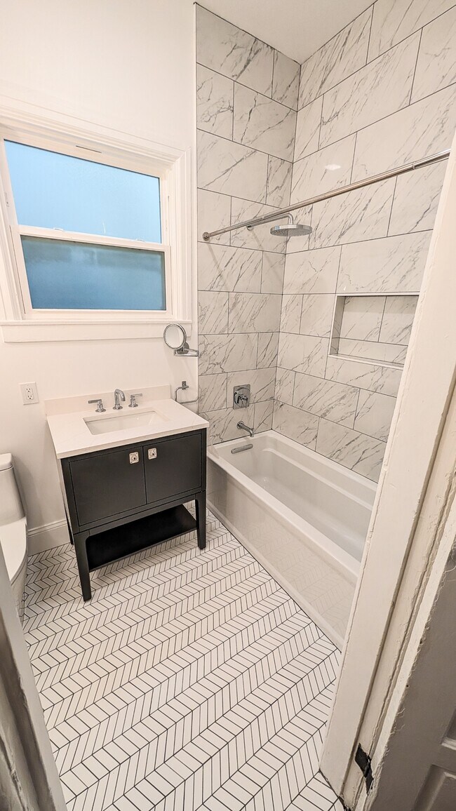 Building Photo - 657 Castro St