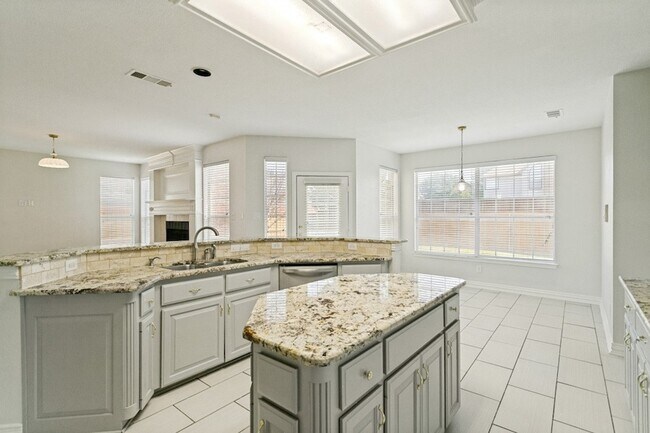 Building Photo - 8512 Mesa Verde Dr