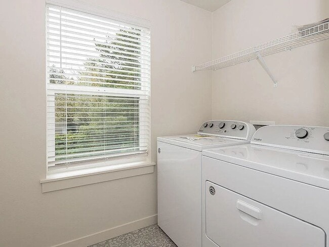 Building Photo - 9754 SW Windswept Place ~ Beautiful & Spacious Home