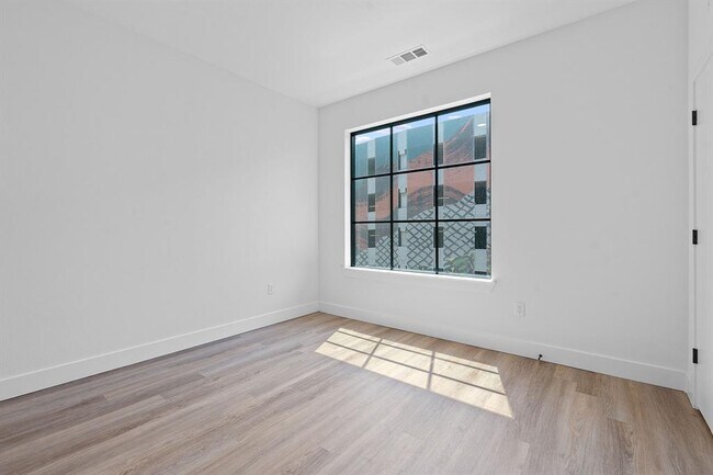 Building Photo - 4315 S Congress Ave
