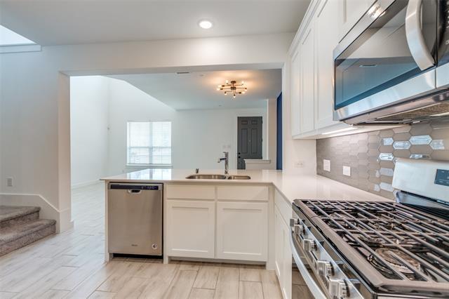 Building Photo - 3925 Cresthill Dr