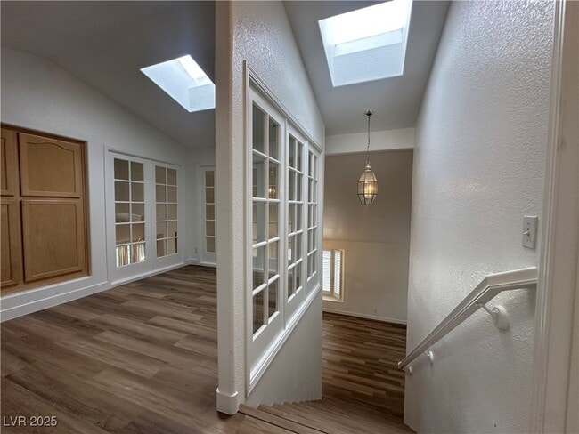 Building Photo - 2424 Shady Vista Dr