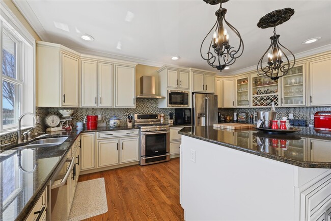 Building Photo - 703 Herricks Ln