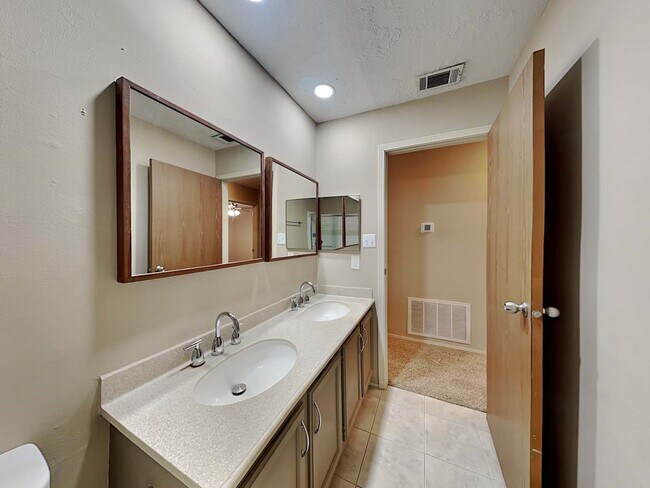 Building Photo - 164 Maple Branch St