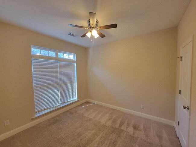 Building Photo - Lakeview Commons - Columbia County