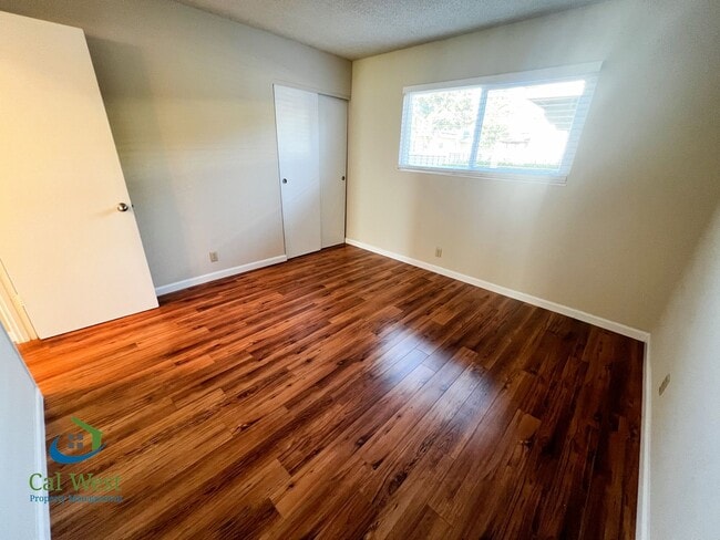 Building Photo - $2,895 Cute cozy 2/1 Condominium in South ...