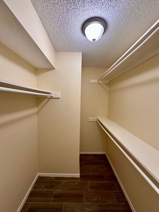 Building Photo - Arlington Duplex For Lease