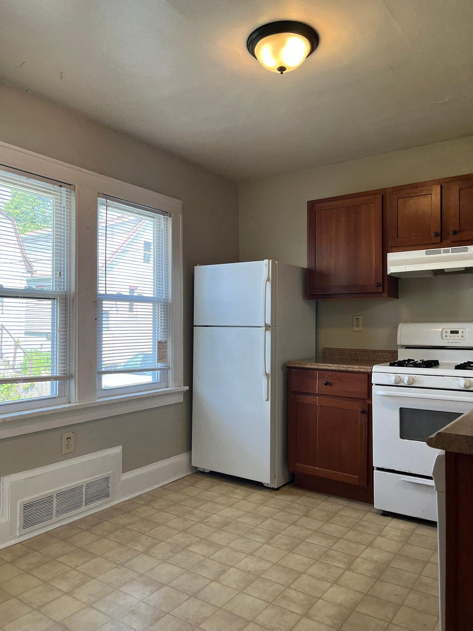 Building Photo - 2223 E Vollmer Ave