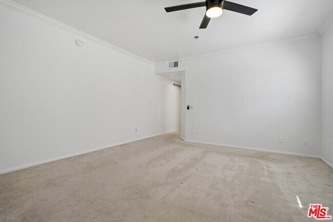 Building Photo - 2205 S Bentley Ave