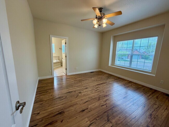 Building Photo - 625 Red Tail Dr