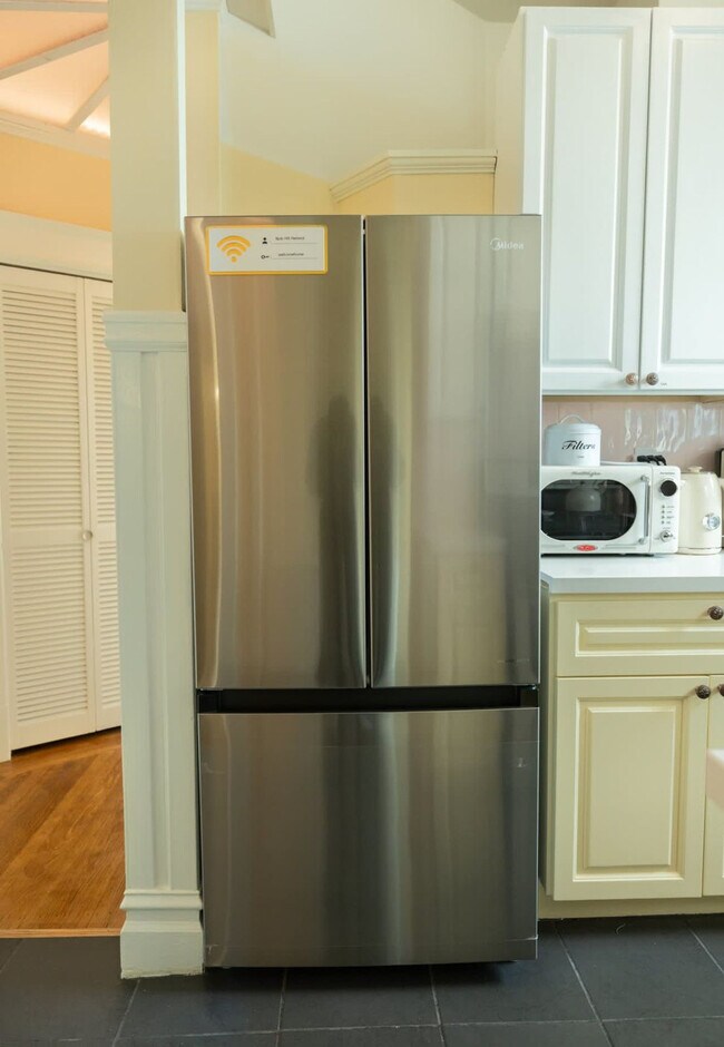 Building Photo - 1107 Broadway-SI ID1309749P