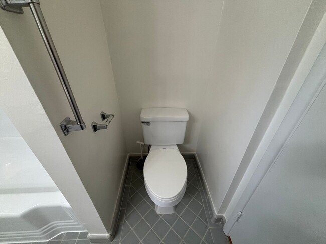 Building Photo - 3633 Valihi Way