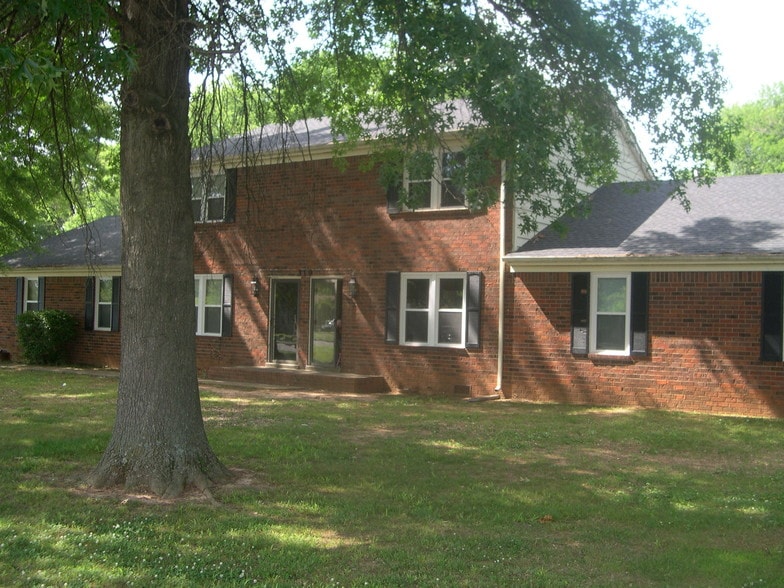 Primary Photo - 319 Lake Farm Rd