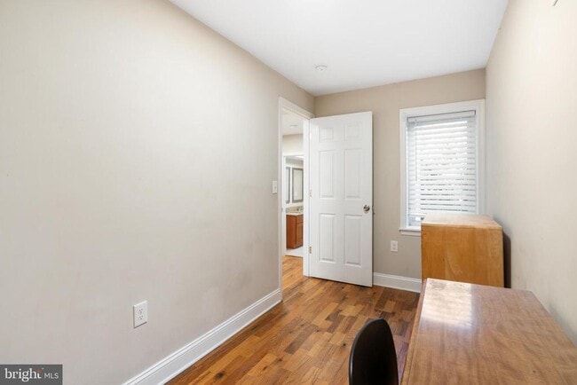 Building Photo - 1609 W Stiles St