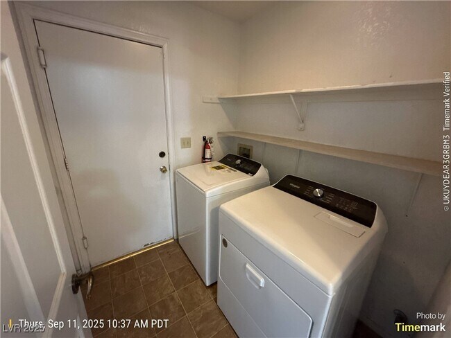 Building Photo - 3120 N Leafwood St
