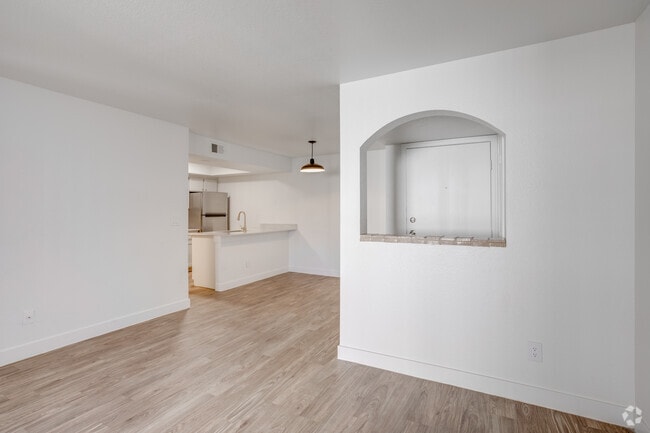 1BR, 1BA - 749 SF - BC Mesa