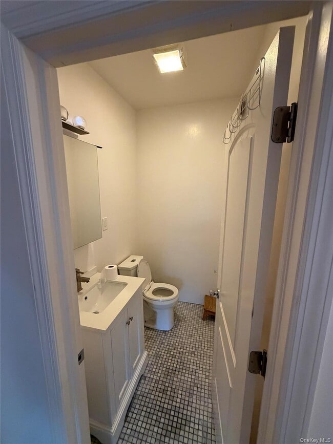 Building Photo - 4529 Carpenter Ave