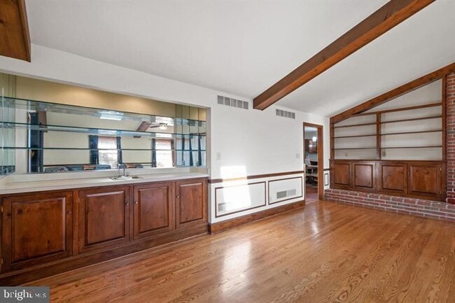 Building Photo - 253 Peoples Way