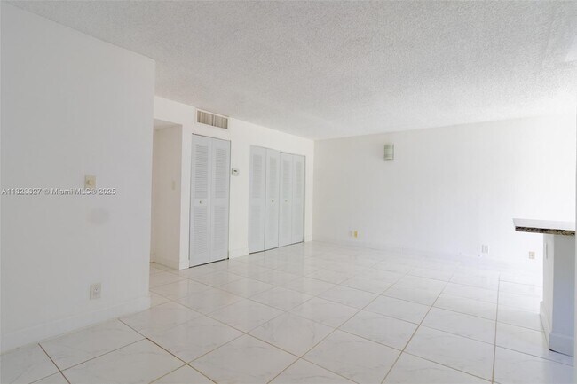 Building Photo - 17021 N Bay Rd