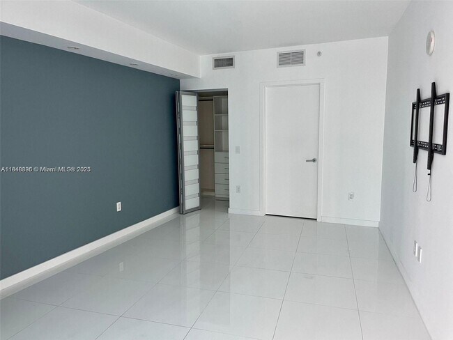 Building Photo - 1100S S Miami Ave