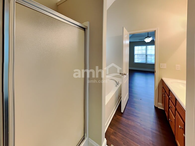 Building Photo - 3892 Refinement Way