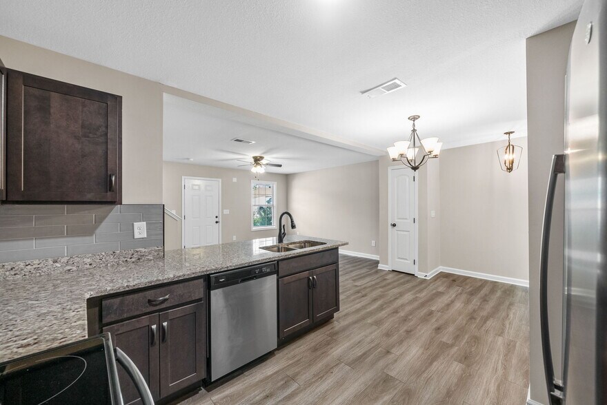 Building Photo - 428 Glenstone Springs Dr
