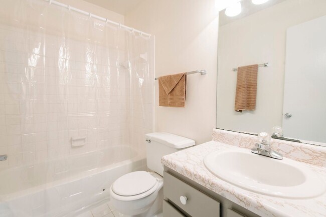 Building Photo - Adorable ranch home with huge fenced yard mid June!