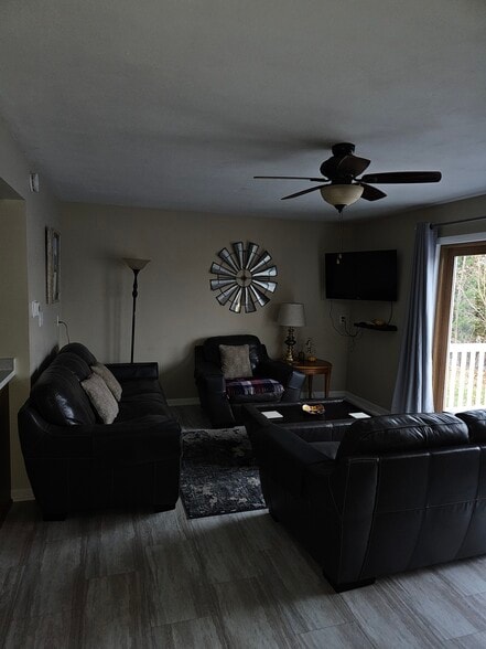 Building Photo - 918 12th St