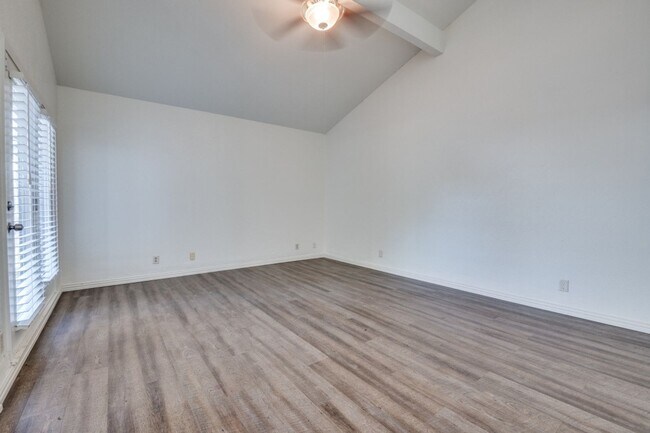 Building Photo - MODERN HOME IN THE HEART OF FORT WORTH!