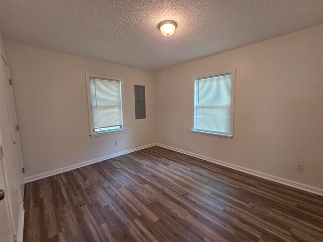 Building Photo - 1495 Alta Vista Ave