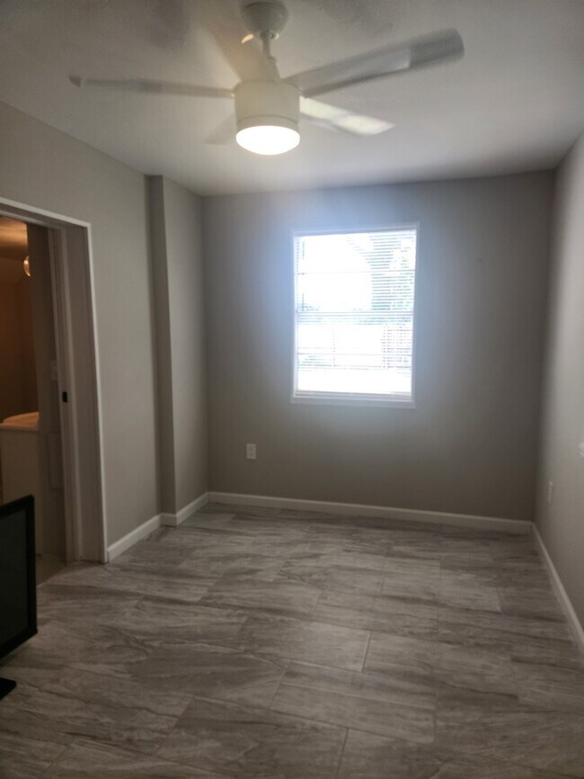 Building Photo - Newly updated 3/1.5 San Marco