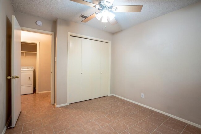 Building Photo - 9104 Quail Creek Dr