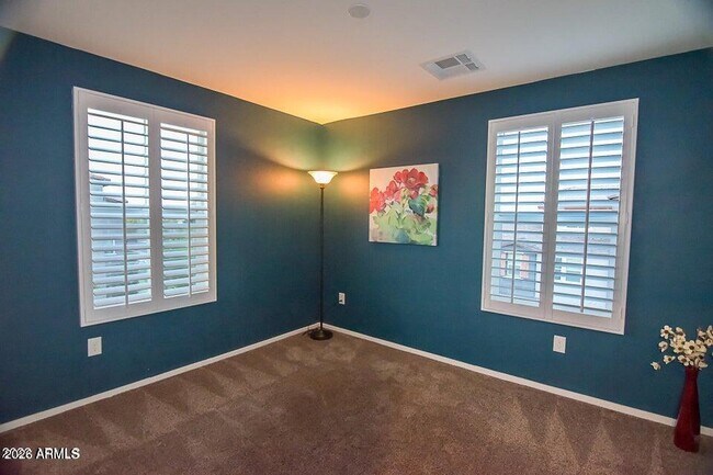 Building Photo - 2362 E Huntington Dr