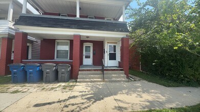 Building Photo - 743 Forsythe St